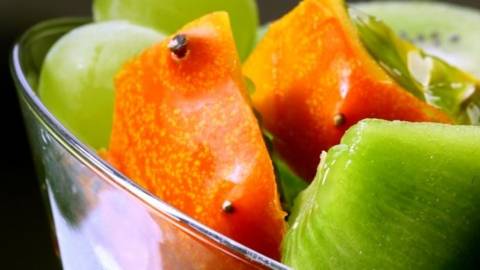 Salata racoritoare de fructe verzi