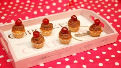 Mini cupcakes cu ganache de ciocolata