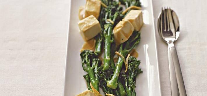 Broccoli si tofu in sos miso
